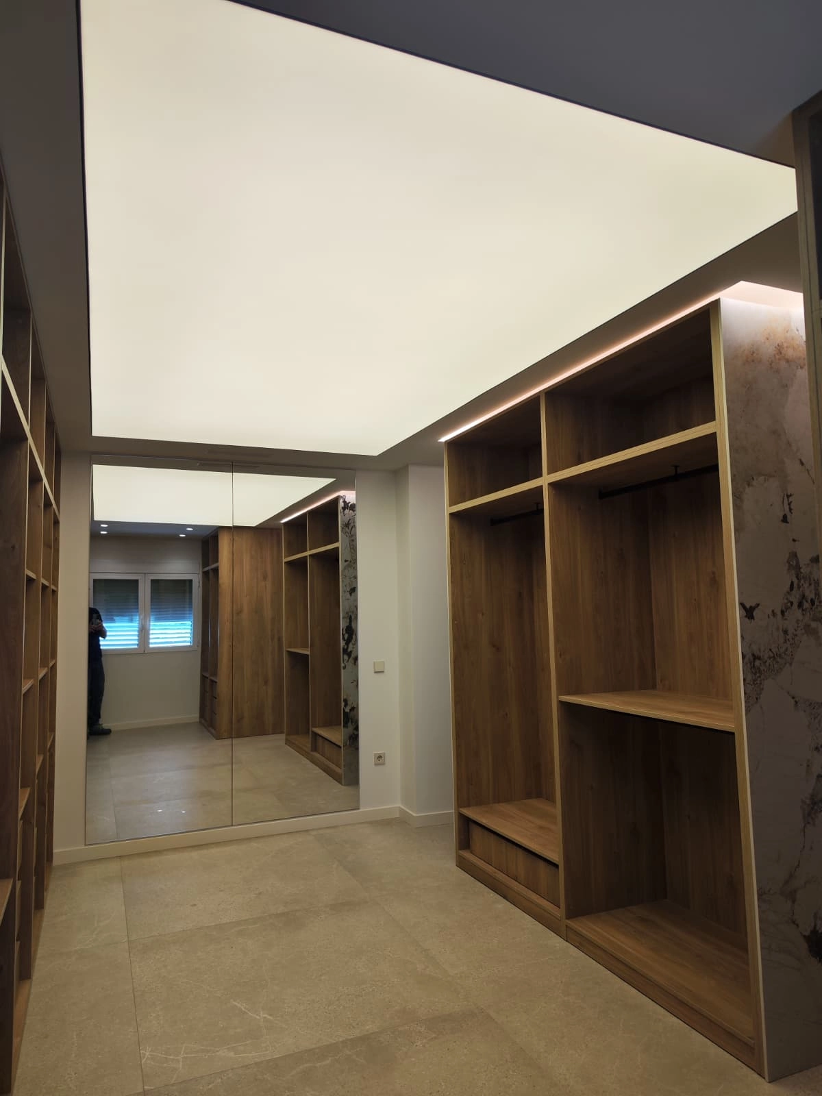 Techos Tensados: Innovación, Diseño y Iluminación para Espacios Modernos