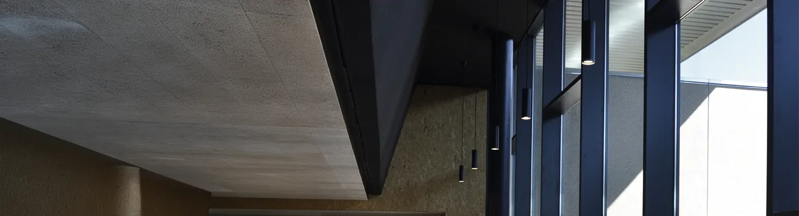 Slider 1 - Abgehängte Scheinwerfer - Celux Iluminación