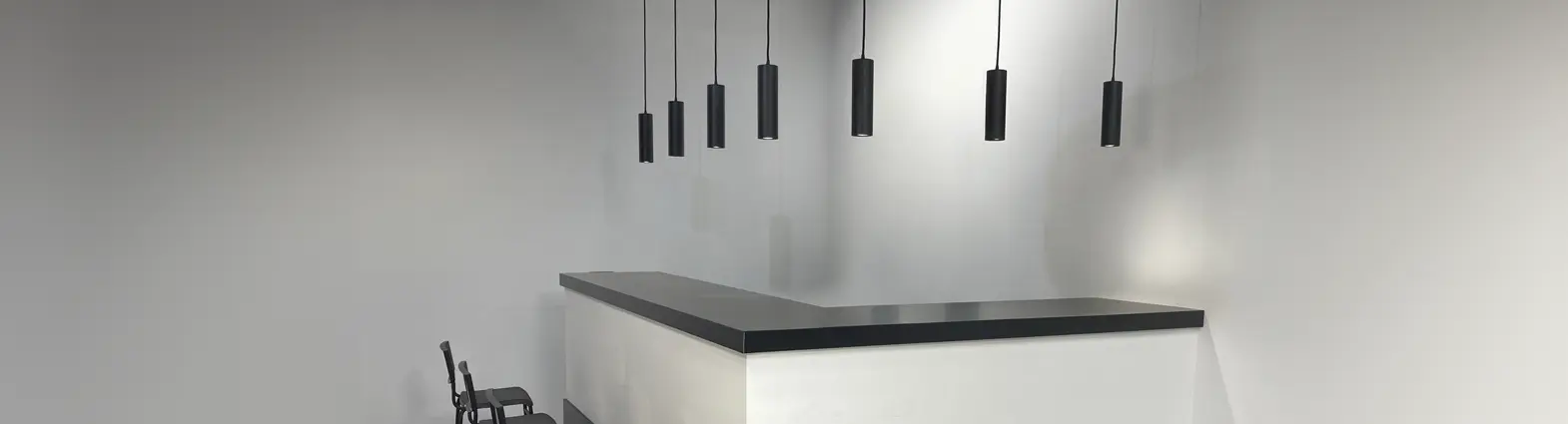 Slider 3 - Abgehängte Scheinwerfer - Celux Iluminación